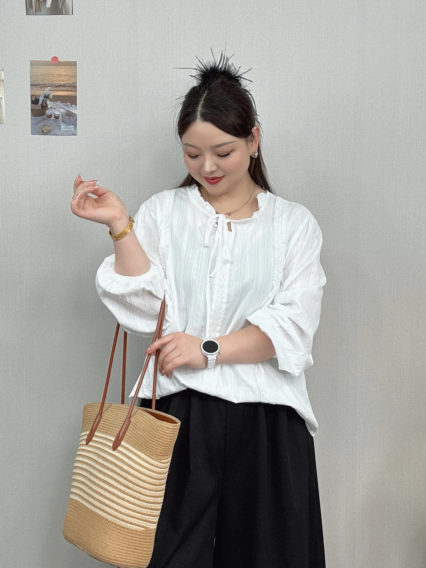 

Spring 2026 Women's plus Size White Shirt Loose Long Sleeve Inner Wear Wooden Design Breathable Cotton Slimming Top