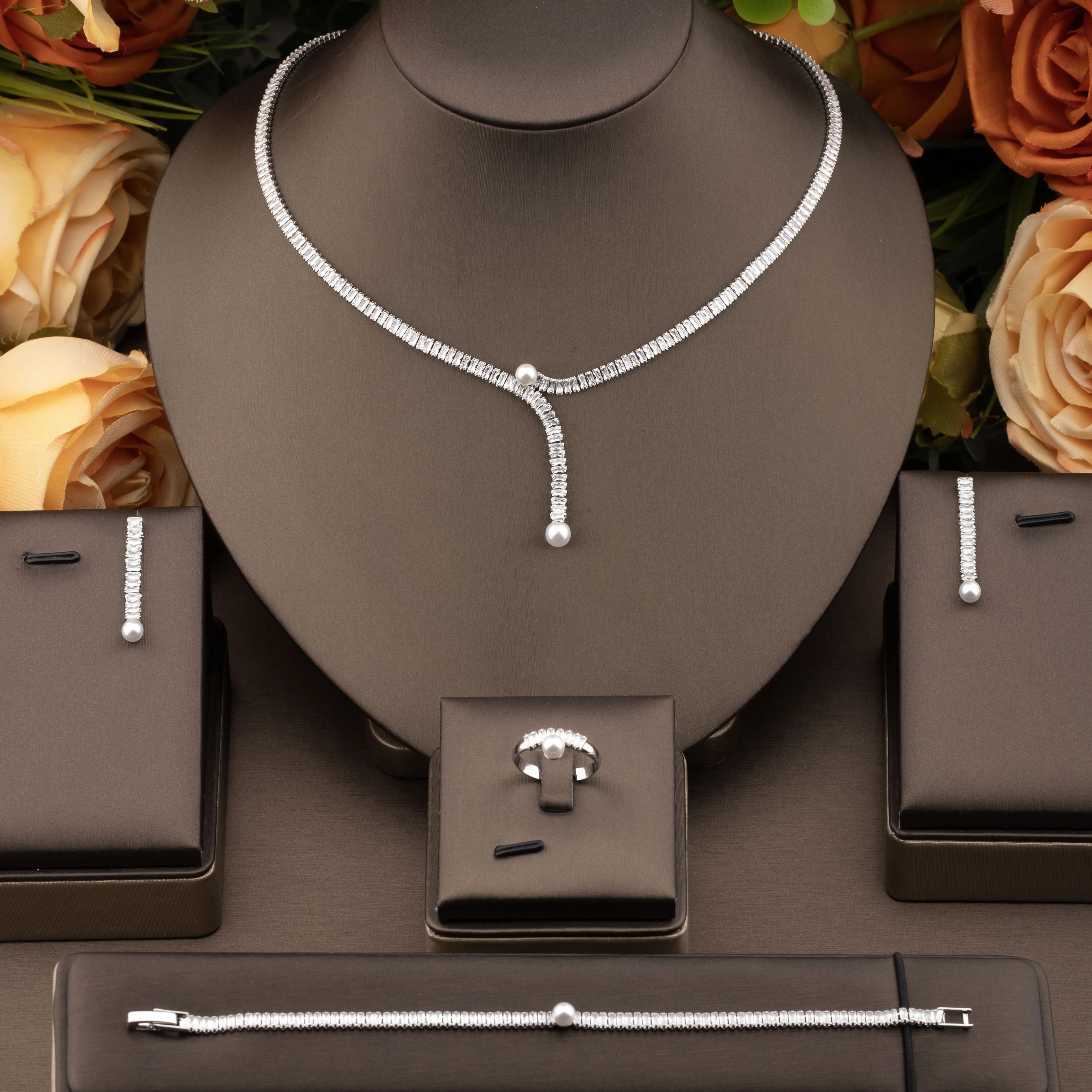 

1 Set of Luxurious and Elegant Jewelry Set with Sparkling Cubic Zirconia and Interlaced Faux Pearl Design, Suitable for Women to Wear at Weddings and Banquets. Gift Box Not Included