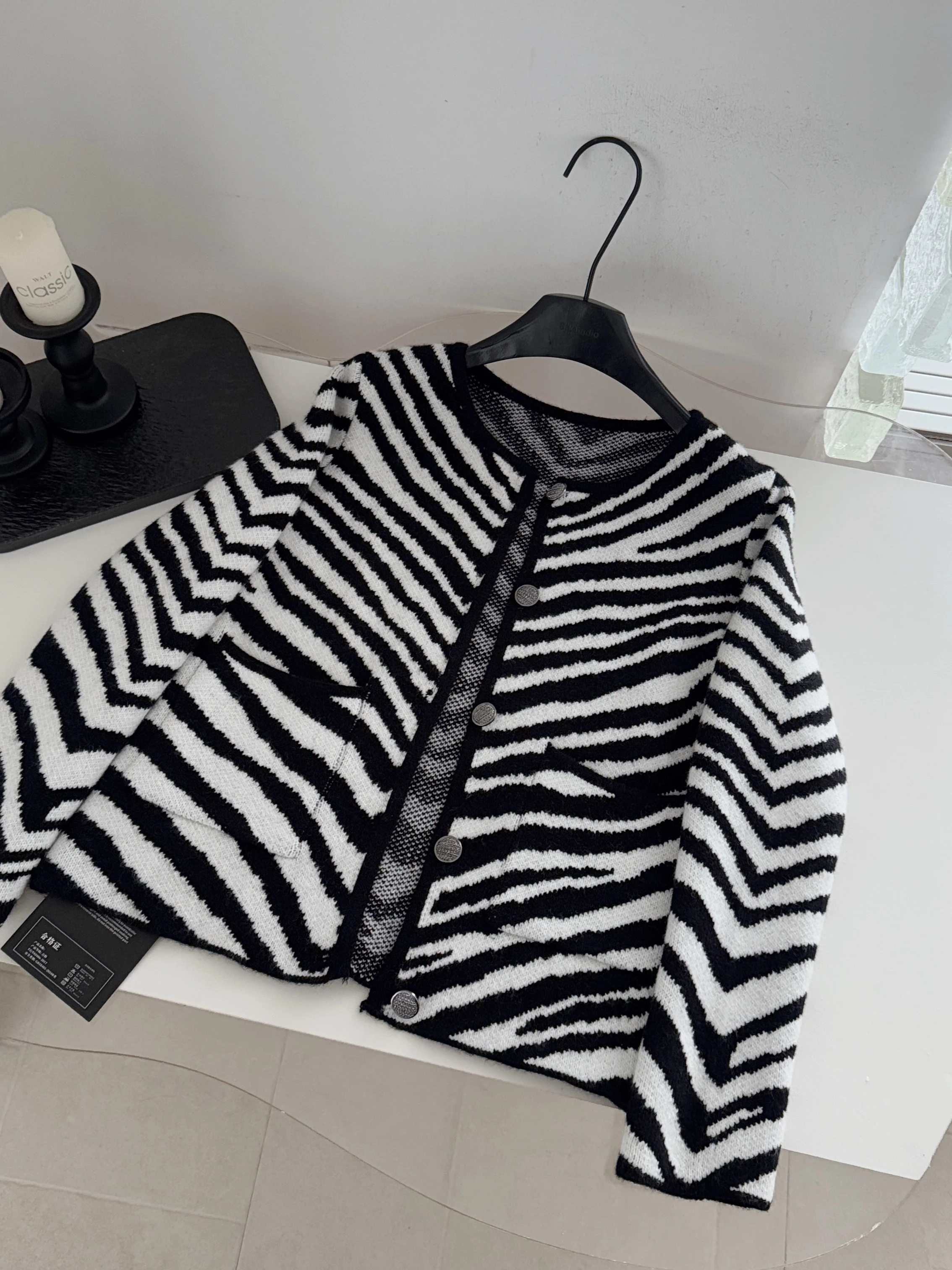 Elegant Zebra Pattern Knitted Sweater Women's Long Sleeve round Neck Overhead Fashionable Autumn Wear Polyester Fiber Blouse