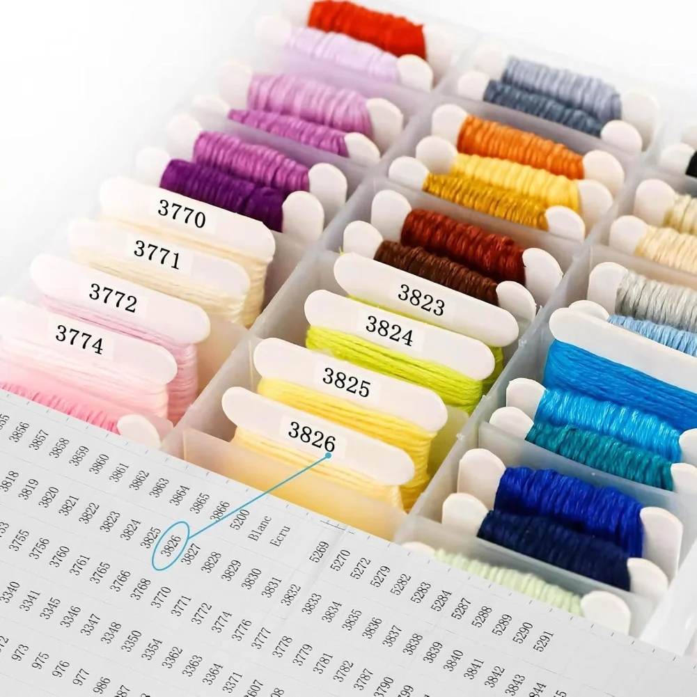 لمنظم خيط التطريز بنفسك للحرف اليدوية مع 36 حجرة و200 بكرة بالإضافة إلى 2 لفافة للغرز المتقاطعة والخياطة