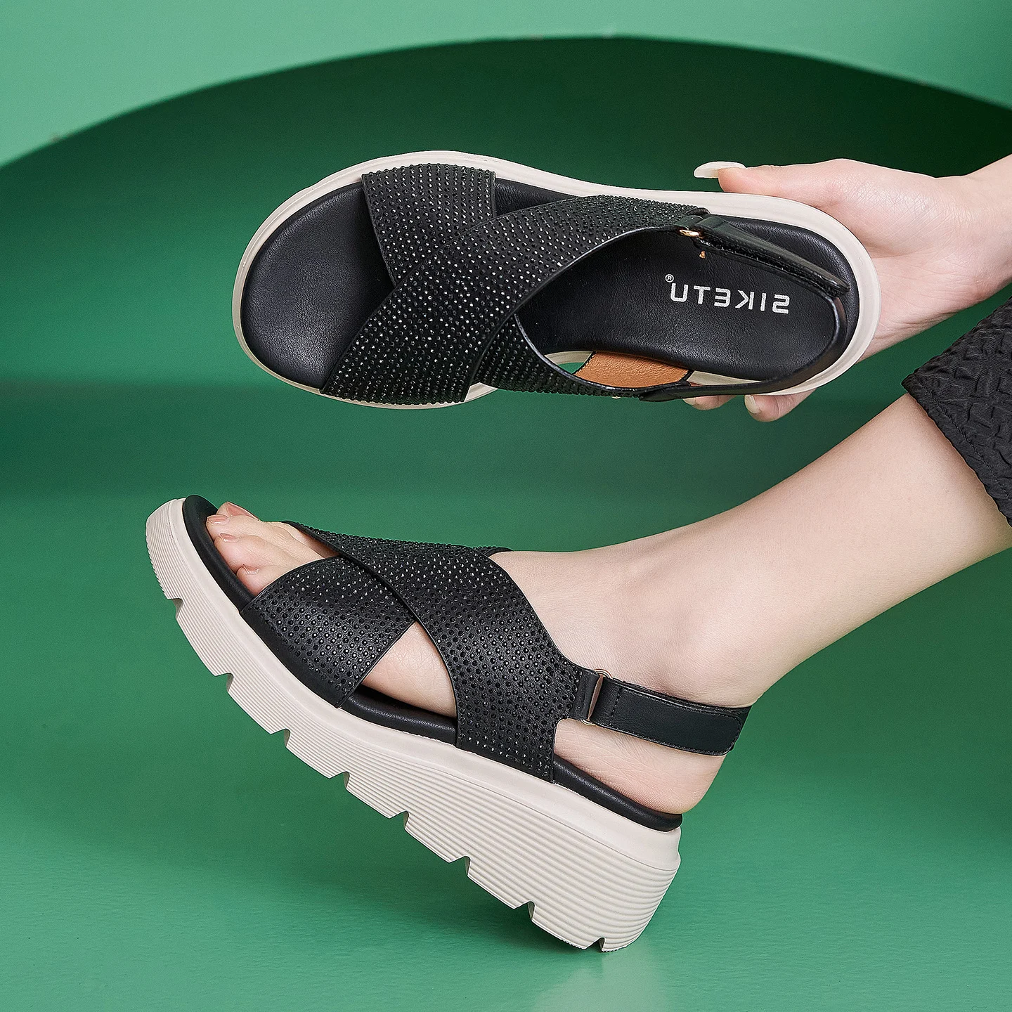 

Elegant women's sandals summer fashion rhinestone ultra light, comfortable, breathable, non slip casual sports thick soled shoes