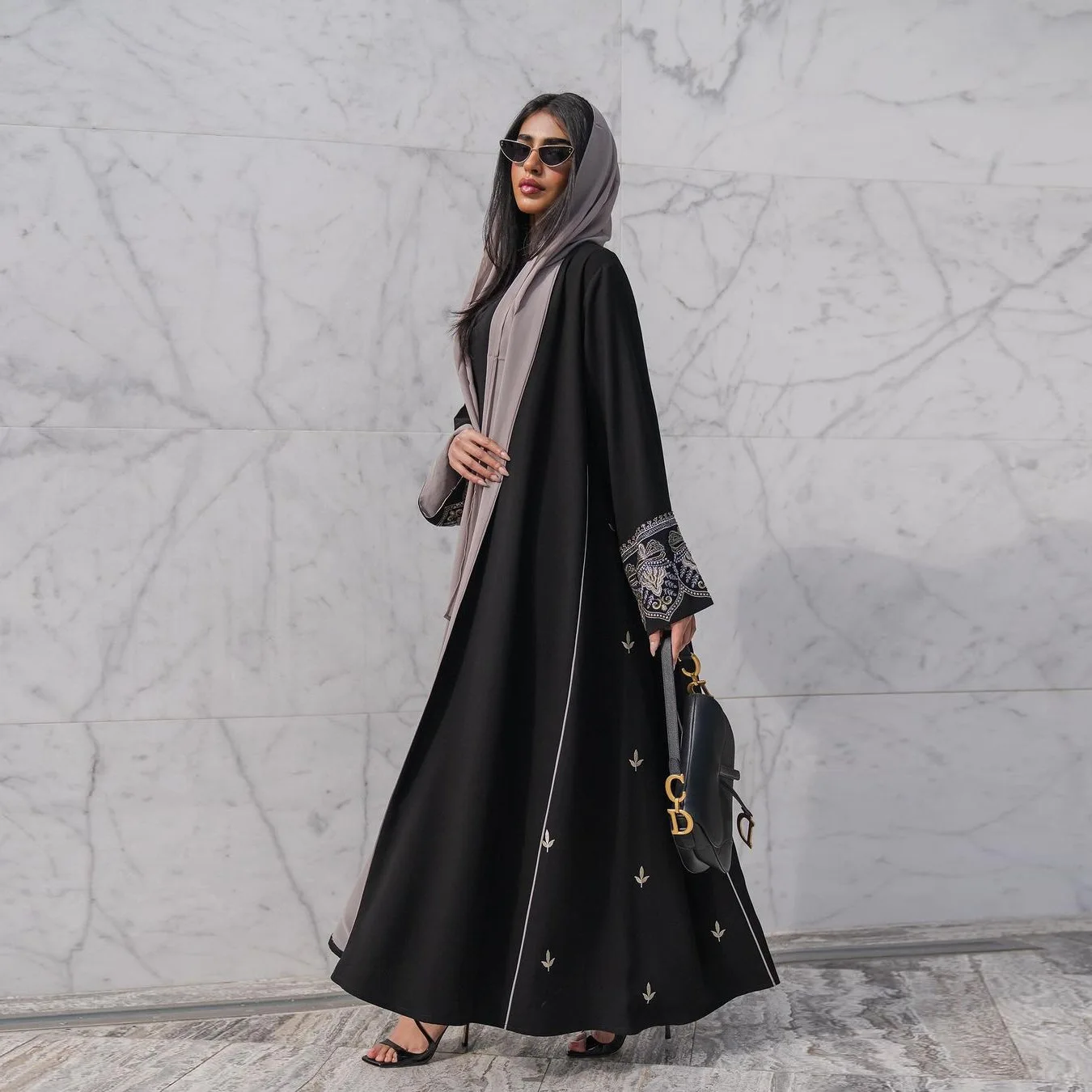 

Faionable Middle East Arab Embroidered Patchwork Outerwear Cardigan Dr Women's Dubai Robe Summer 2024 Polyester Material