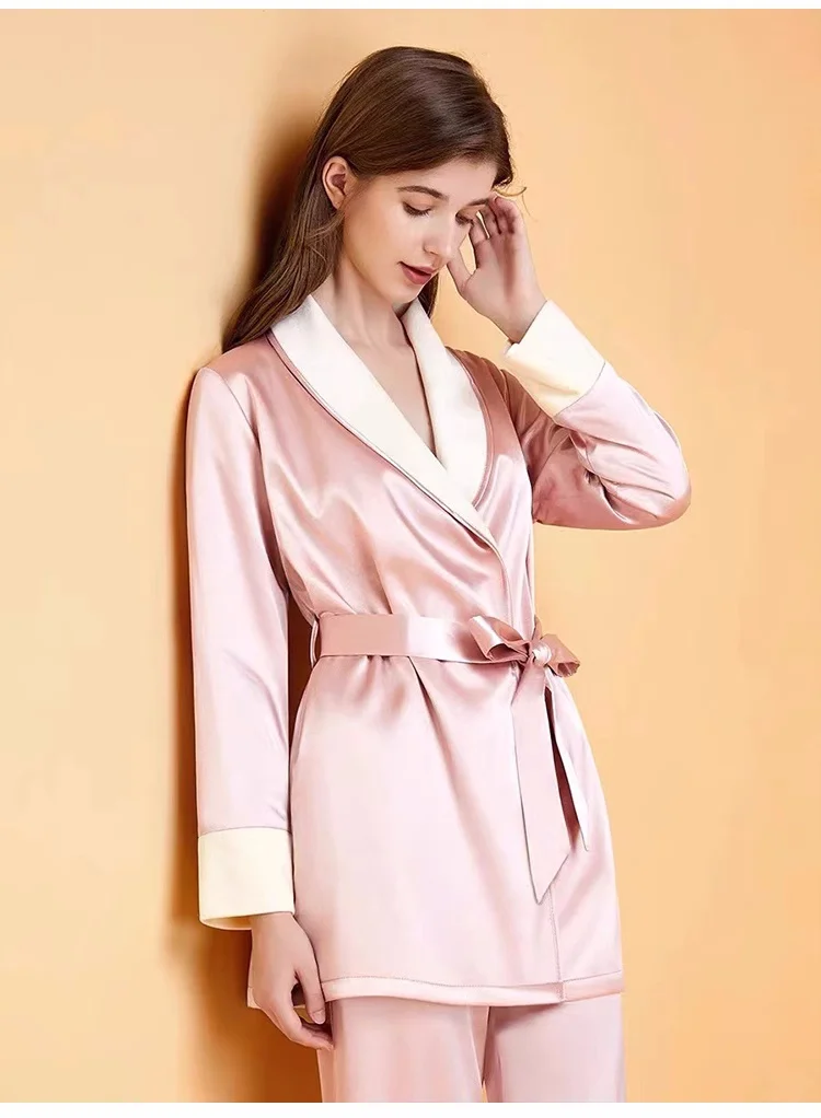 

100% Mulberry Silk 2 Piece Long Ladies Pajamas Nightwear Hilton Hotel Bathrobe Shower Nature Silk Robe And Pajama Set For Women