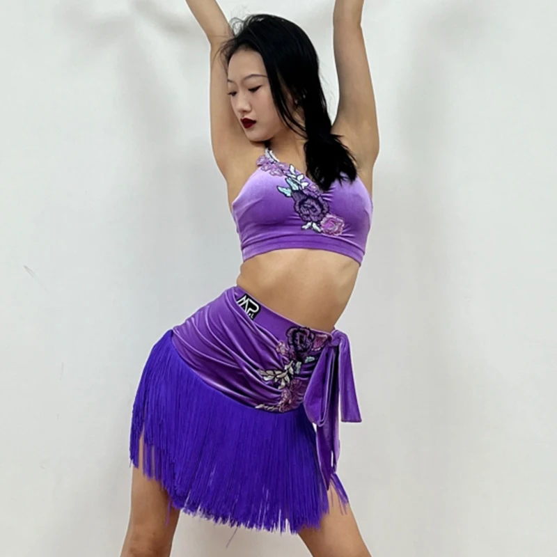 جديد ملابس الرقص اللاتينية النساء الأرجواني المخملية بلوزات قصيرة هامش تنورة الكبار تشا تشا رومبا السامبا أداء الرقص زي DNV23574