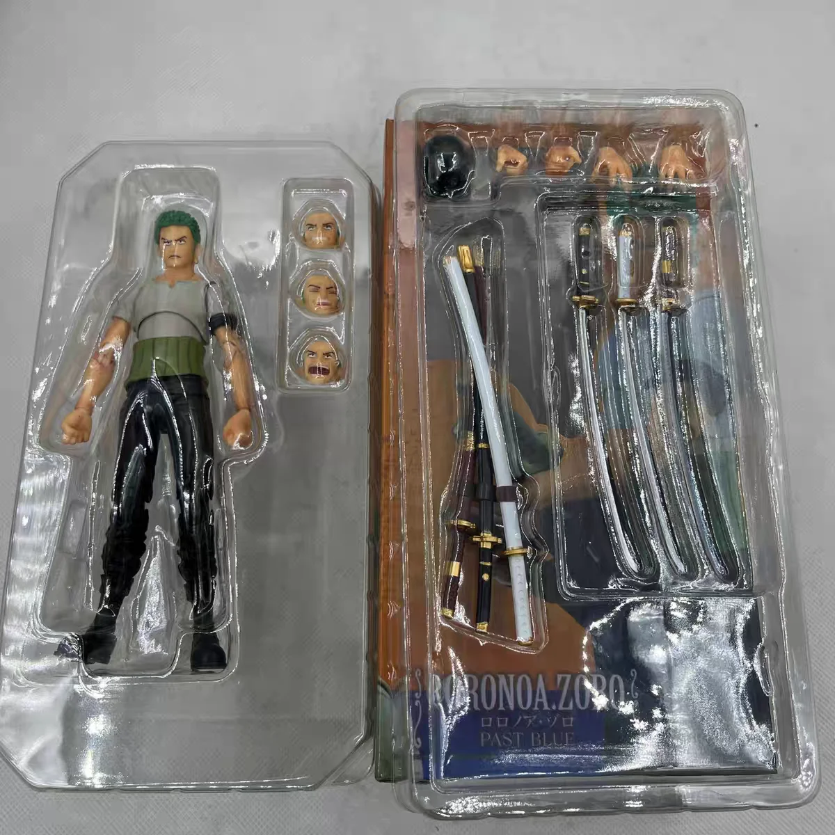 Neue One Piece Series Größenfähige Actionfigur Roronoa Zoro Schreibtischspielzeug Sammlermodell Statue Boxed Stehende bewegliche Anime-Figur