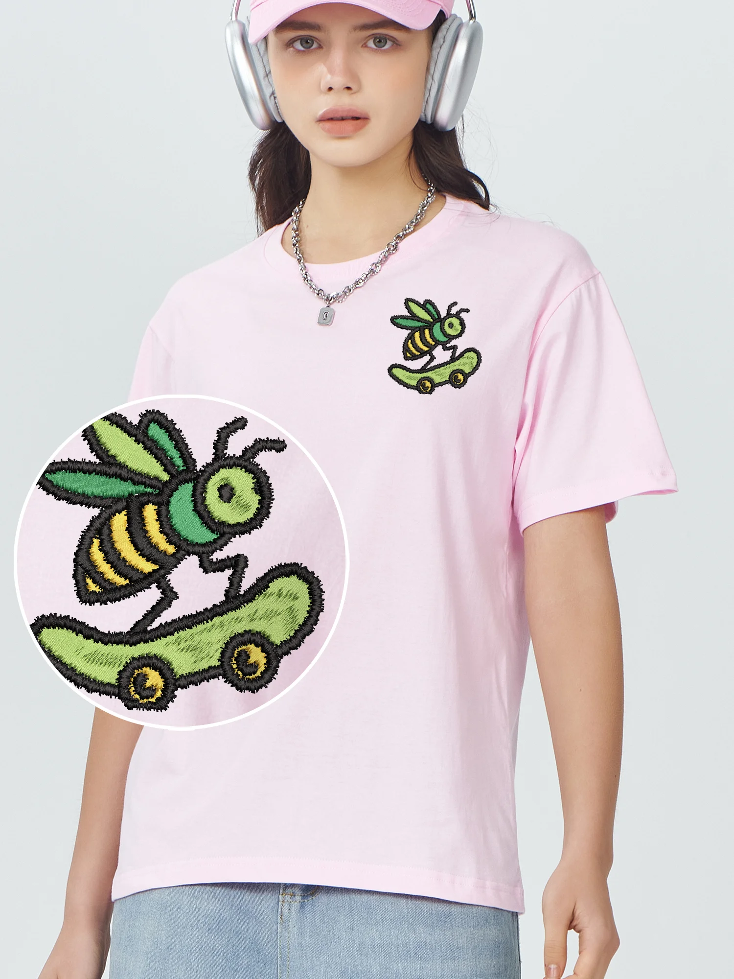 

Bee Playing Skateboard Embroidered T Shirts Luxury Clothing Cute Animals Cotton Comfortable Embroidery Tees For Men Women