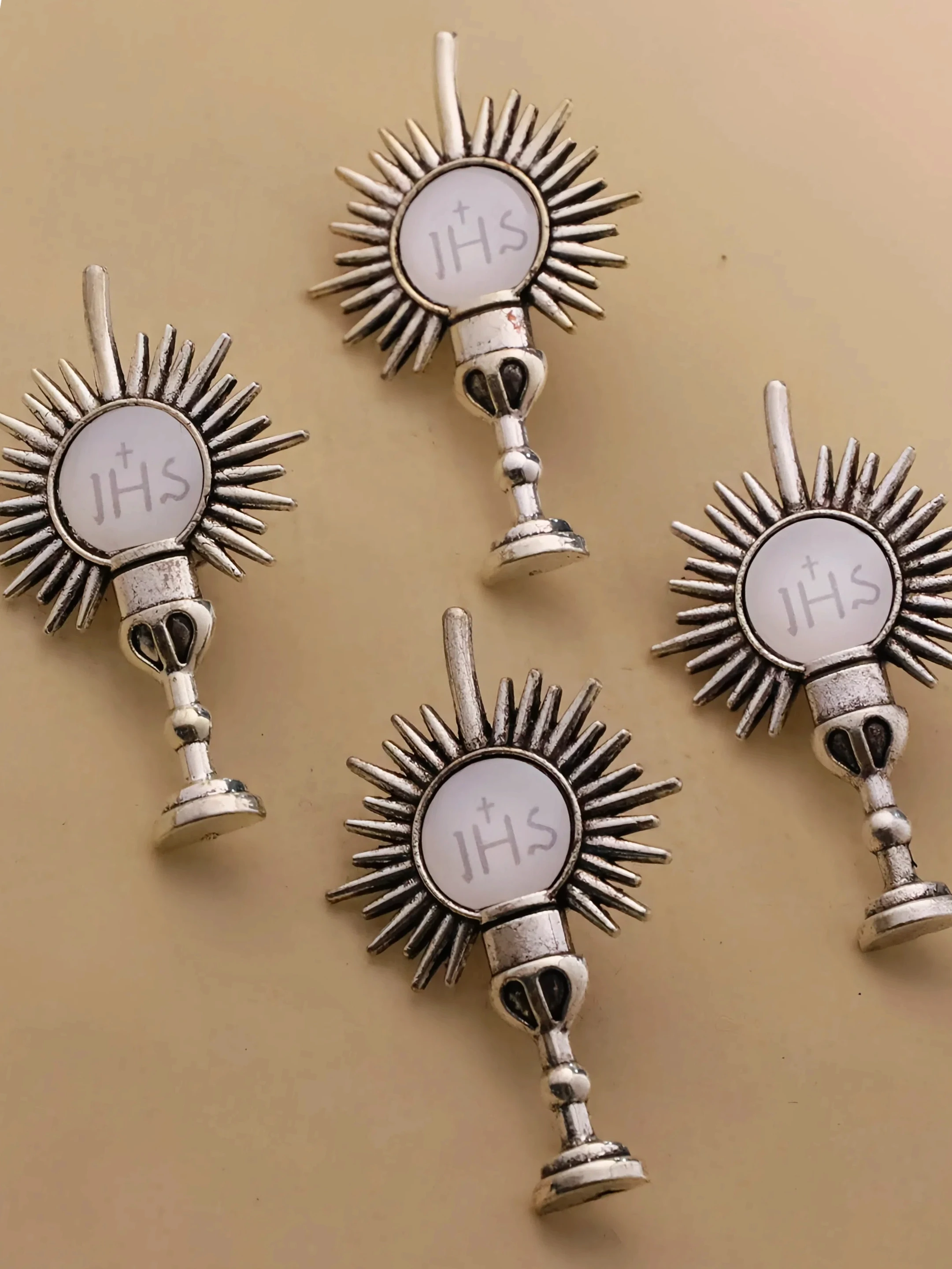 Diyalo 5 unids/lote religiosa Santa Comunión JHS cronógrafo santa Eucaristía cáliz Pins broches joyería Sacramentos regalos de bautismo