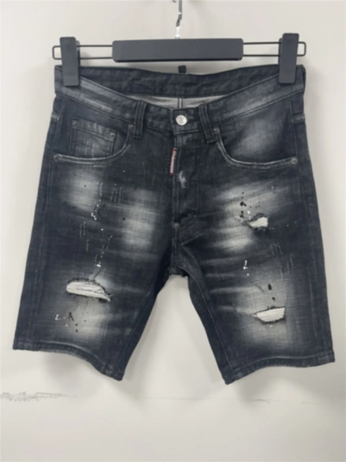 

2024 Spring/Summer New D2 Jeans Trendy Men's Water Washed Worn Hole Patch LOGO Slimming Micro Elastic Denim Shorts for Men