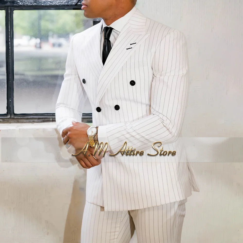 Рисунок 3 - Мужской белый костюм в тонкую полоску