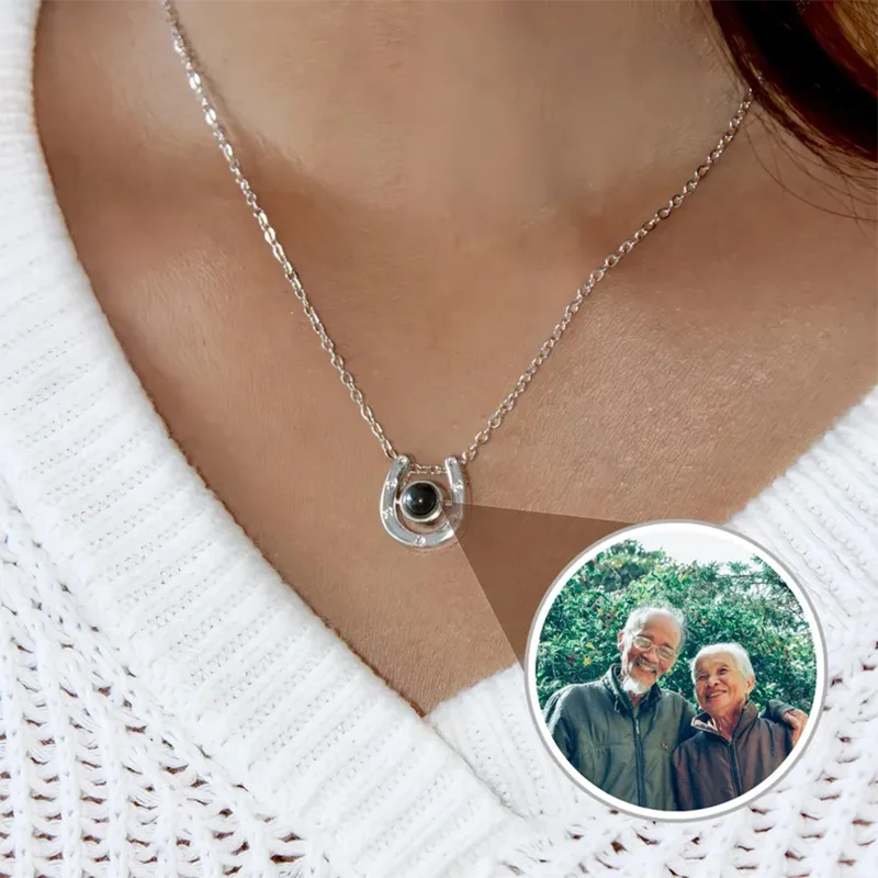 

DHQH New Customized Photo Horseshoe Projection Necklace Personalized Picture Horseshoe Projection Pendant Jewelry Necklace Gift