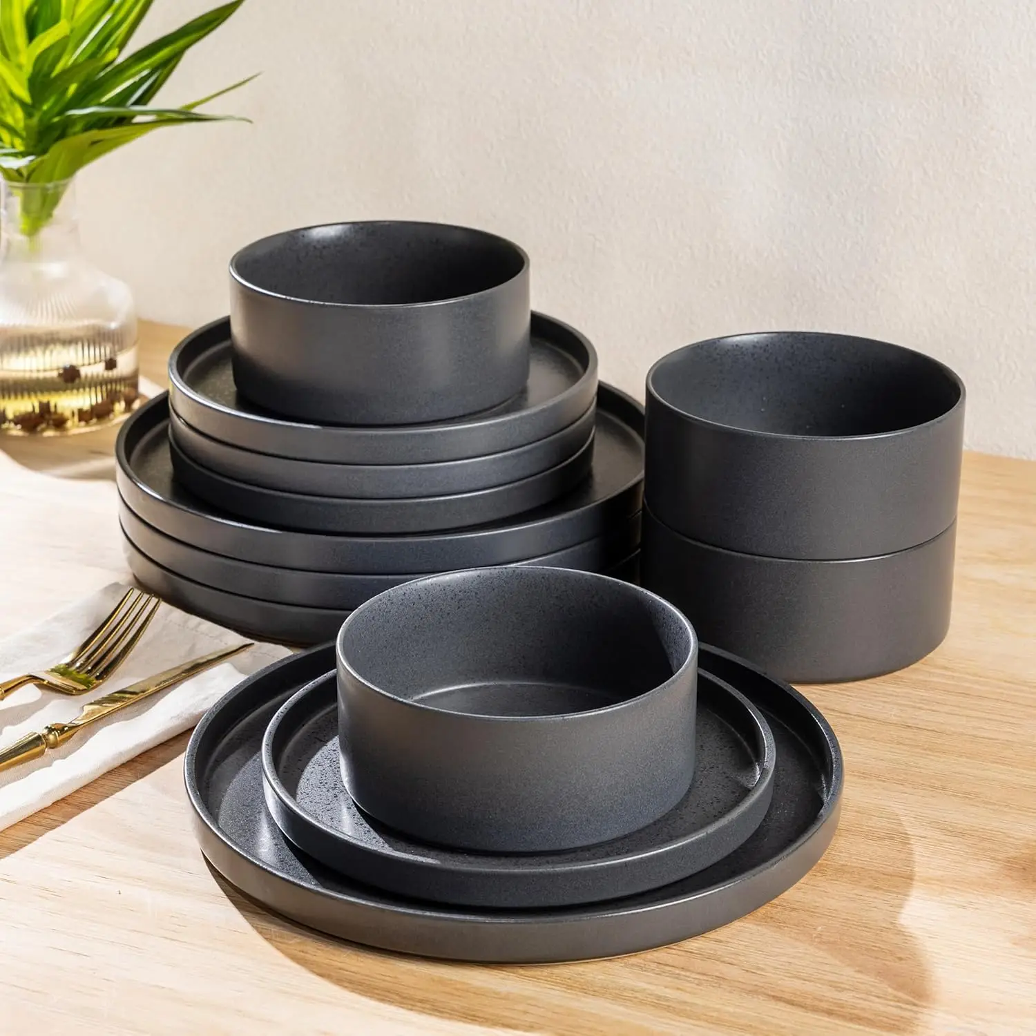

Ceramic Dinnerware Sets for 4, Stoneware Plates and Bowls Sets, Chip and Scratch Resistant Dishes, Dishwasher & Microwave& Oven