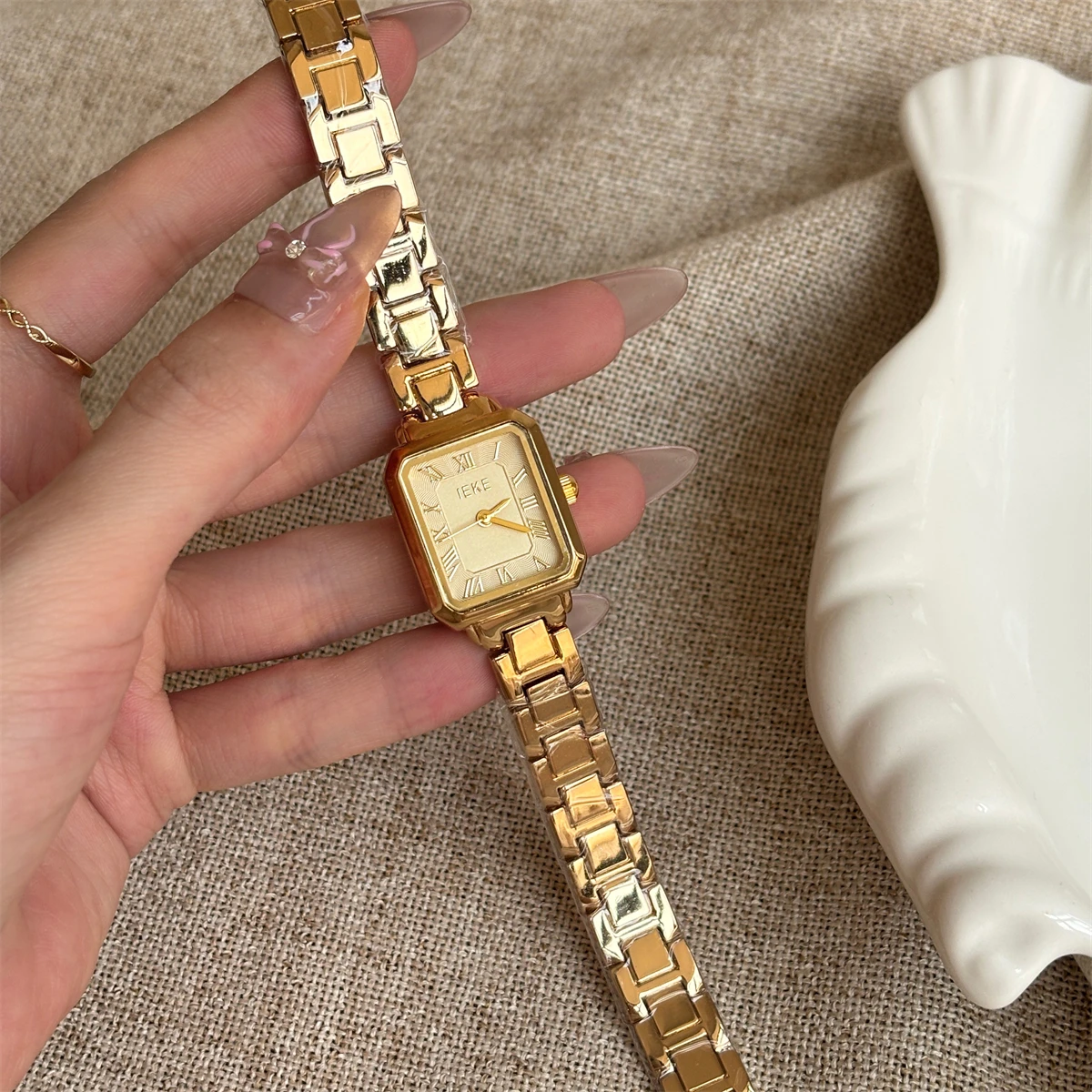 Luxury Retro Small Square Watch For Women, Korean Style, High-Value Bracelet Quartz Watch, Premium Selection, Women'S Gift