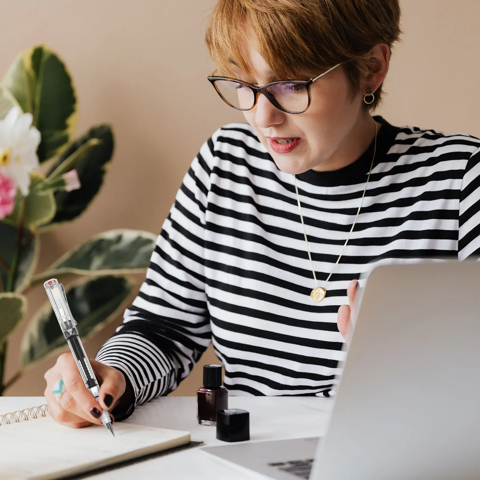 

Transparent Fountain for Calligraphy Portable Smooth Writing Simple Business Pen Artists Students Office Home Use