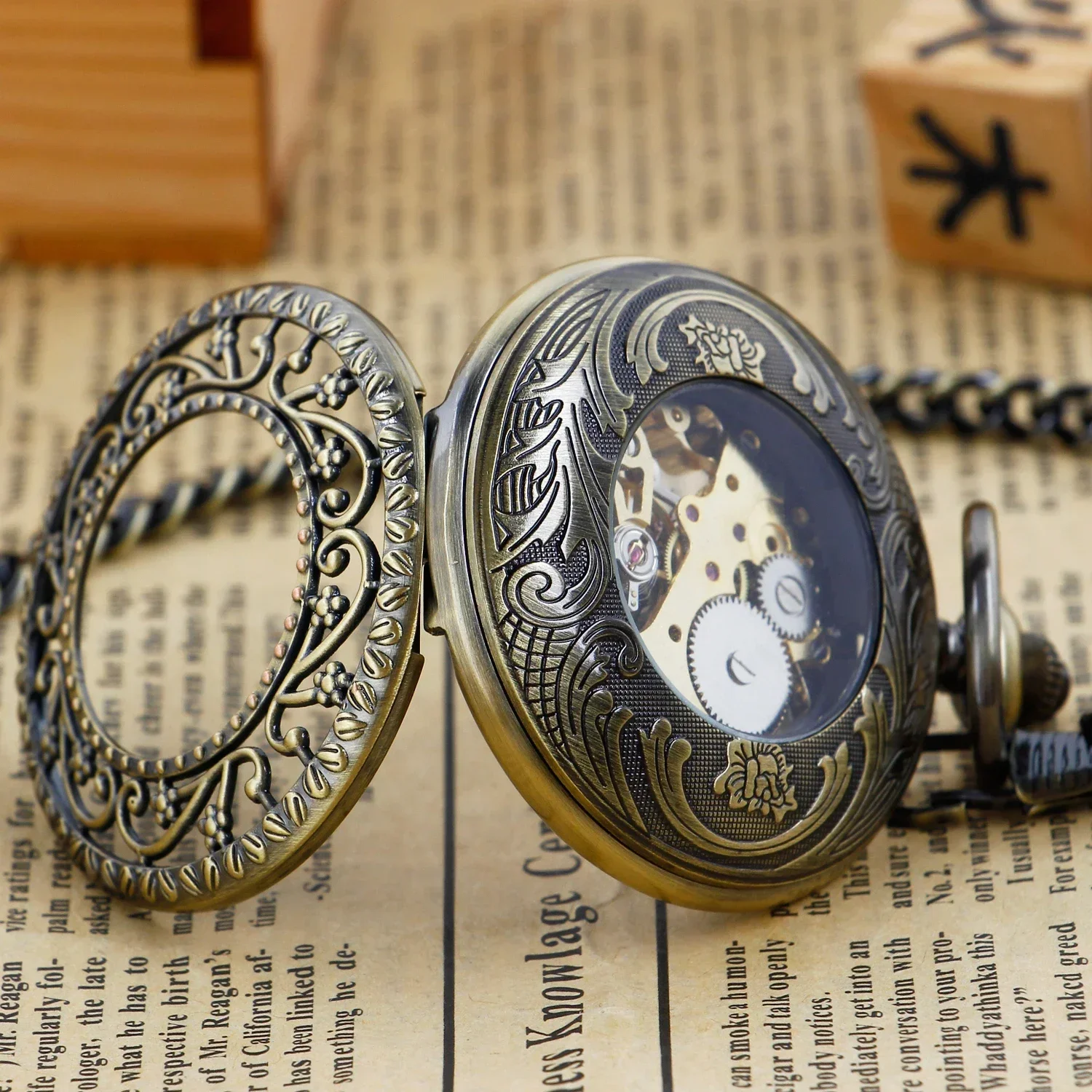 Hand-Wind Mechanical นาฬิกาพ็อกเก็ตสําหรับชาย Vintage Hollow Steampunk Skeleton นาฬิกาตัวเลขโรมันนาฬิกา Fob Chain PJX1648