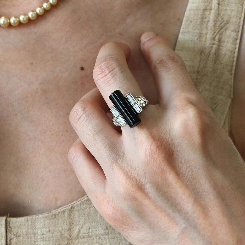 Retro and trendy black agate geometric cylindrical  rings for women high-end hip-hop style inlay diamonds ring banquet jewelry