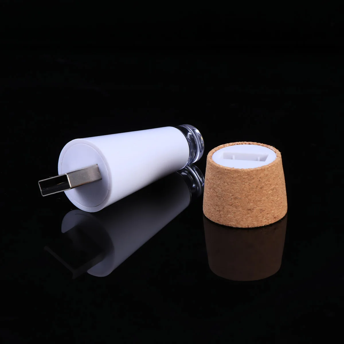 

Rechargeable LED Wine Bottle Cork Light Warm White Illuminated Cork Stopper for Christmas Halloween Decorative Atmosphere