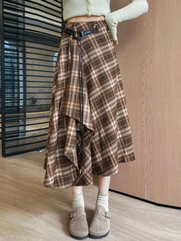 

Autumn/Winter 2025 Retro Plaid Skirt for Women Vintage Midi Ruffled Asymmetrical Black Skirts Artsy Hipster Chic A-Line Skort