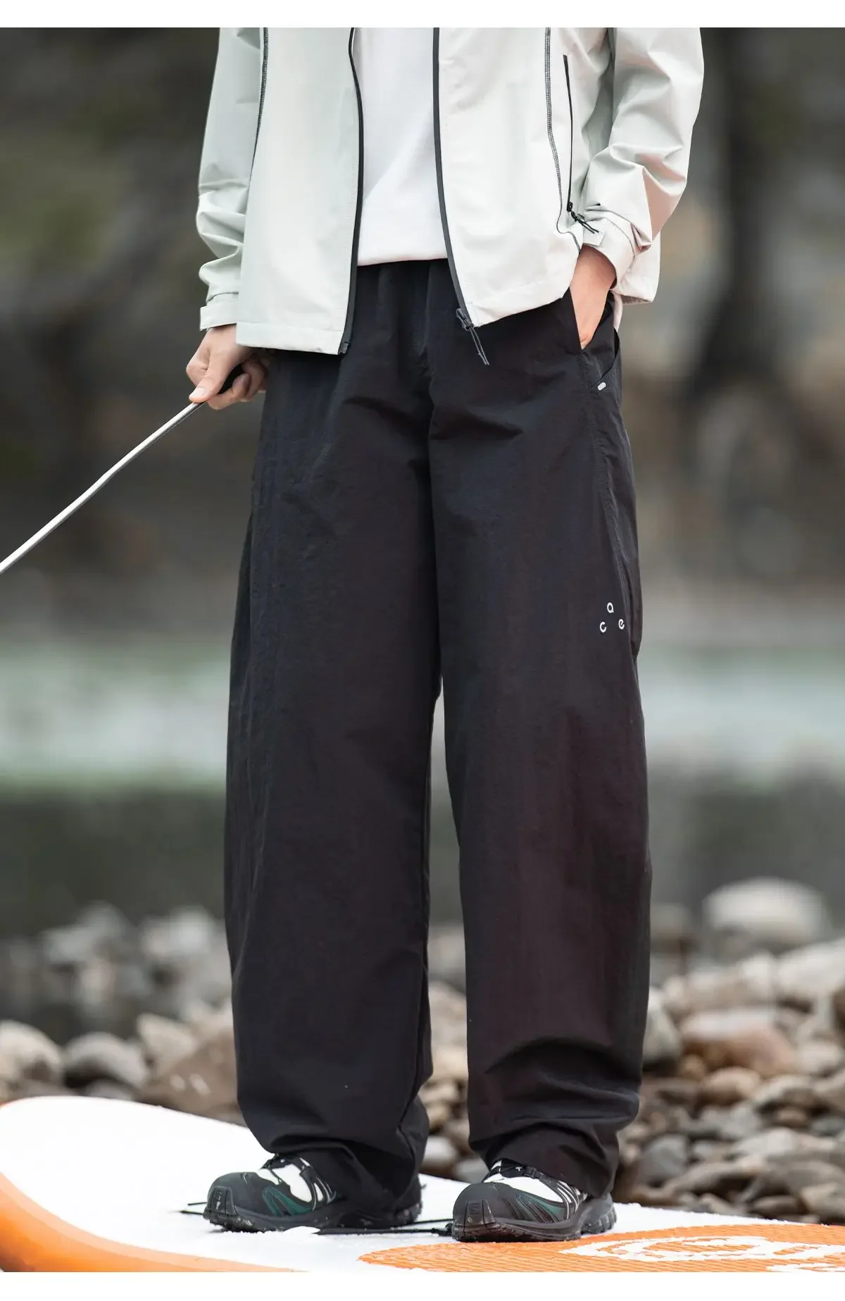 Herbstliche Outdoor-Hose, wasserabweisend, schnelltrocknend, gerade geschnitten, locker, lässig, mit elastischem Bund, für Männer und Frauen geeignet. – Detail 12