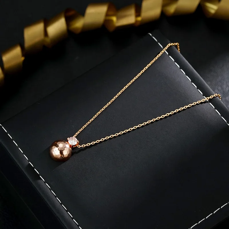 New light luxury niche design champagne gold beating texture gold semi-round pendant necklace collarbone chain