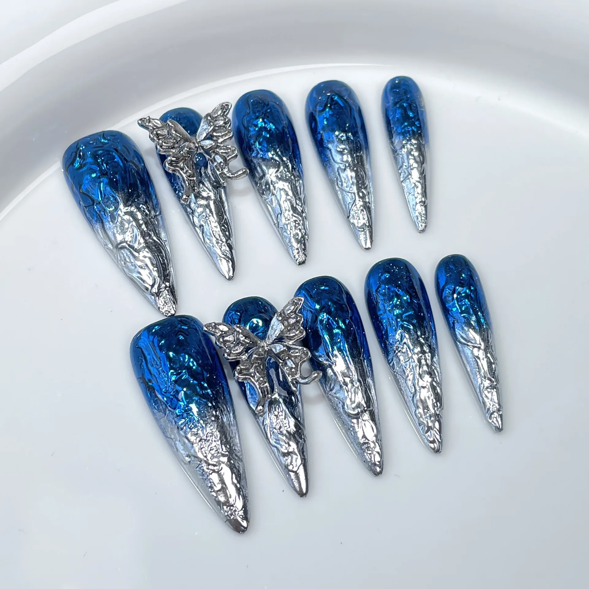 Uñas postizas largas hechas a mano con degradado de plata azul, 10 piezas, Stiletto y2k, uñas postizas de presión, almendra, ondulación de Metal líquido usable