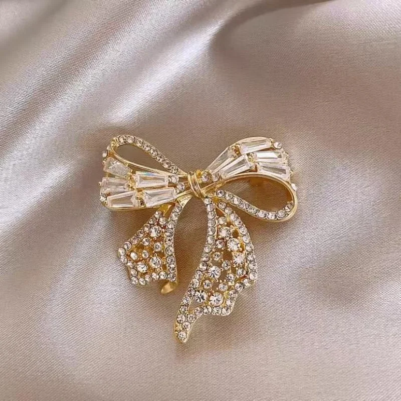 Bow Tie Zircon Rhinestone Brooch Female Simple Personality Fashion Pin Suit Anti-light Corsage