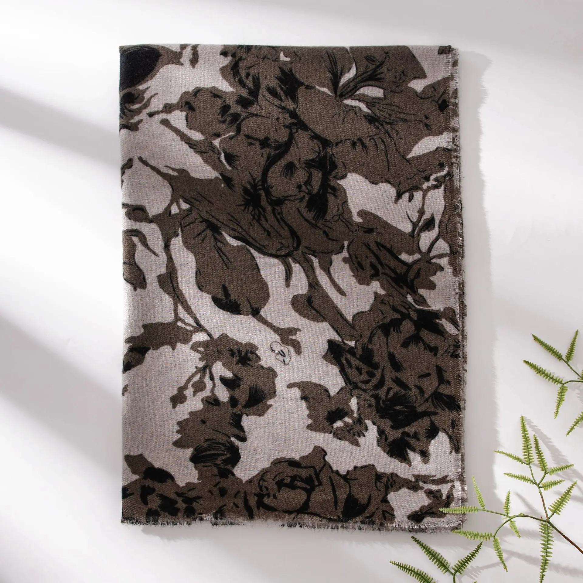 

Plant Flower Imitation Cashmere Women's Scarf for Winter Commuting, Cold Protection, Neck Protection, Fashionable Elegant Shawl