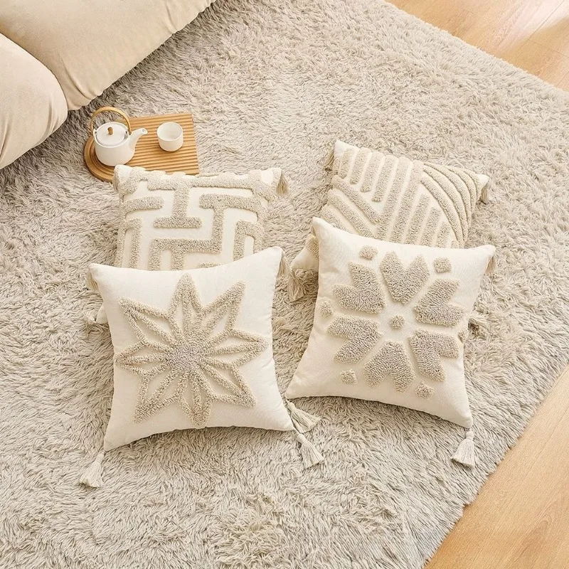 

Delicate Tufted Embroidery Pillowcase Super Soft Boucle Velvet Cushion Cover Luxury Plush Textured Pillow Cover