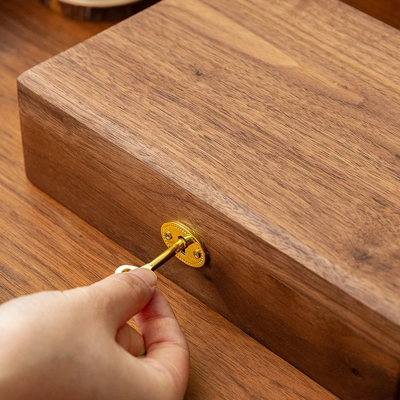 Schmuckaufbewahrungsbox in nordischen Länder, hochwertig exquisit mit Schloss, Retro-Schmuckschatulle aus schwarzem Walnussholz, Halskette, Ohrringe