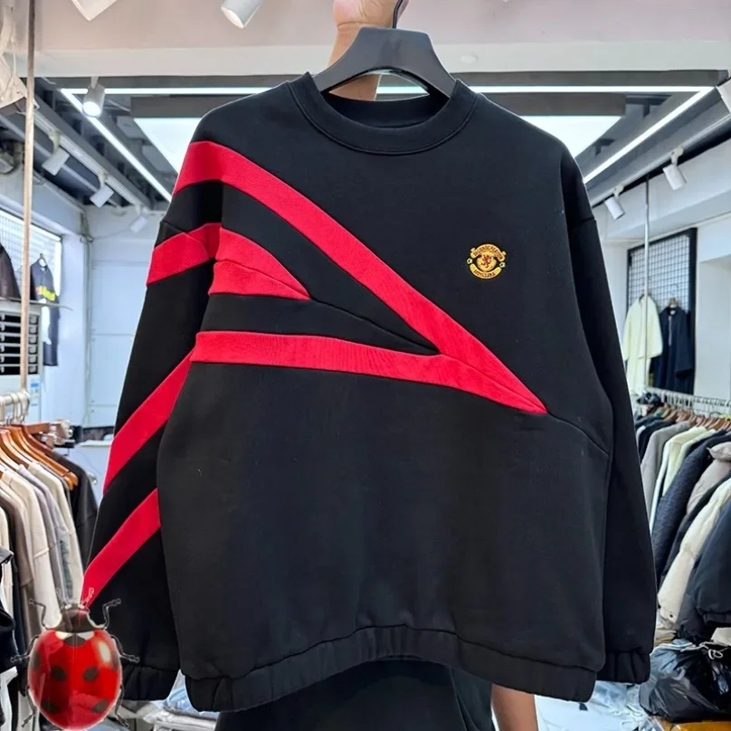 Embroidery Badge Red Splicing Red Stripe Arrow Logo Round Neck Fleece Sweatshirts Men Women Oversize Black Winter Sweatshirts