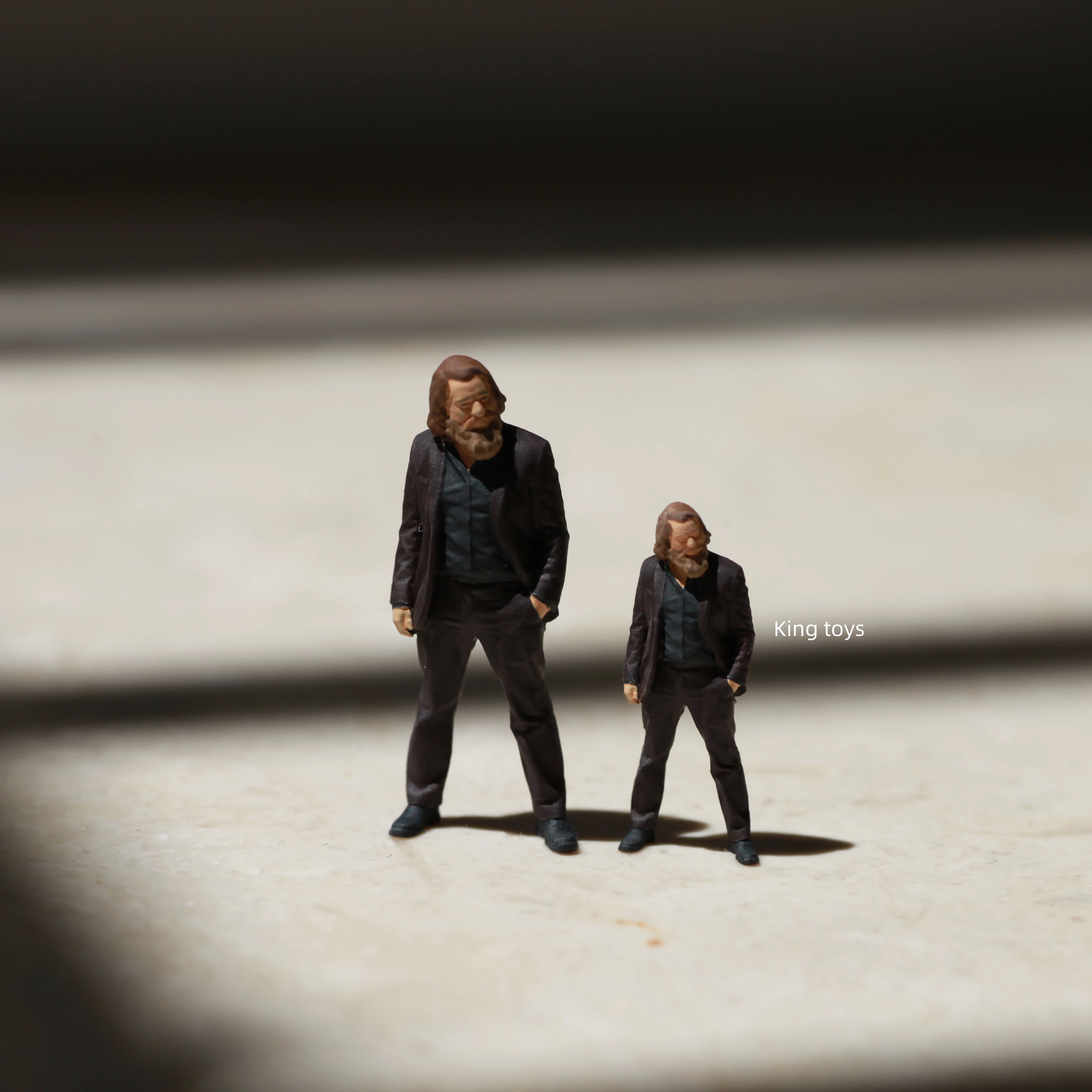 

King Toys 1:64 1:87 1:43 фигурки масштабная модель смола борода костюм мужские диорамы литая под давлением миниатюрная коллекция 086