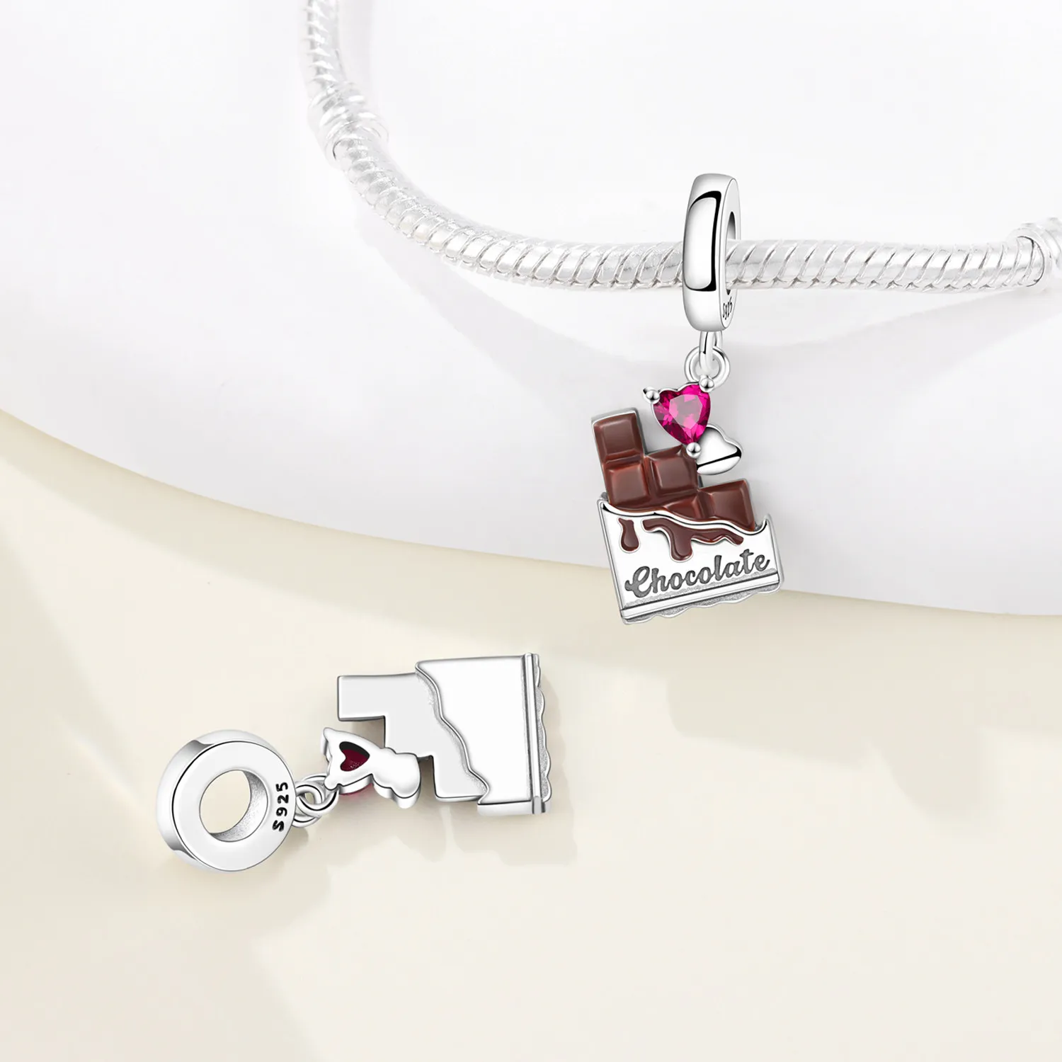 A mysterious envelope pendant made of 925 sterling silver, with a shiny, elegant and exquisite design, is suitable for DIY makin