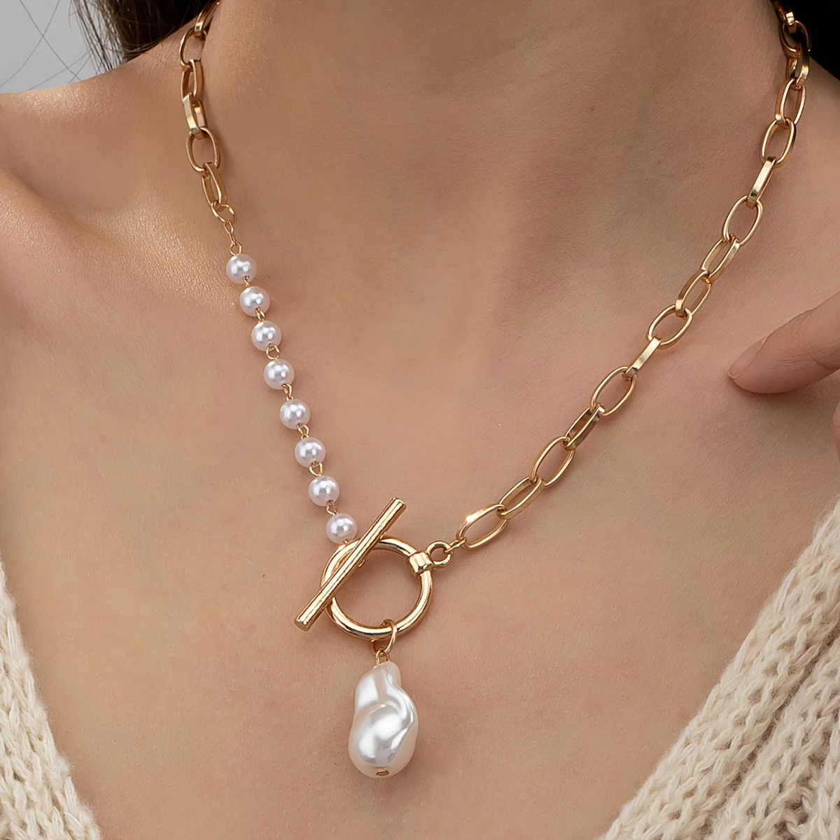 1 Vintage Elegant Collarbone Necklace - No Gift Box - Random Number of Beads Based on Length