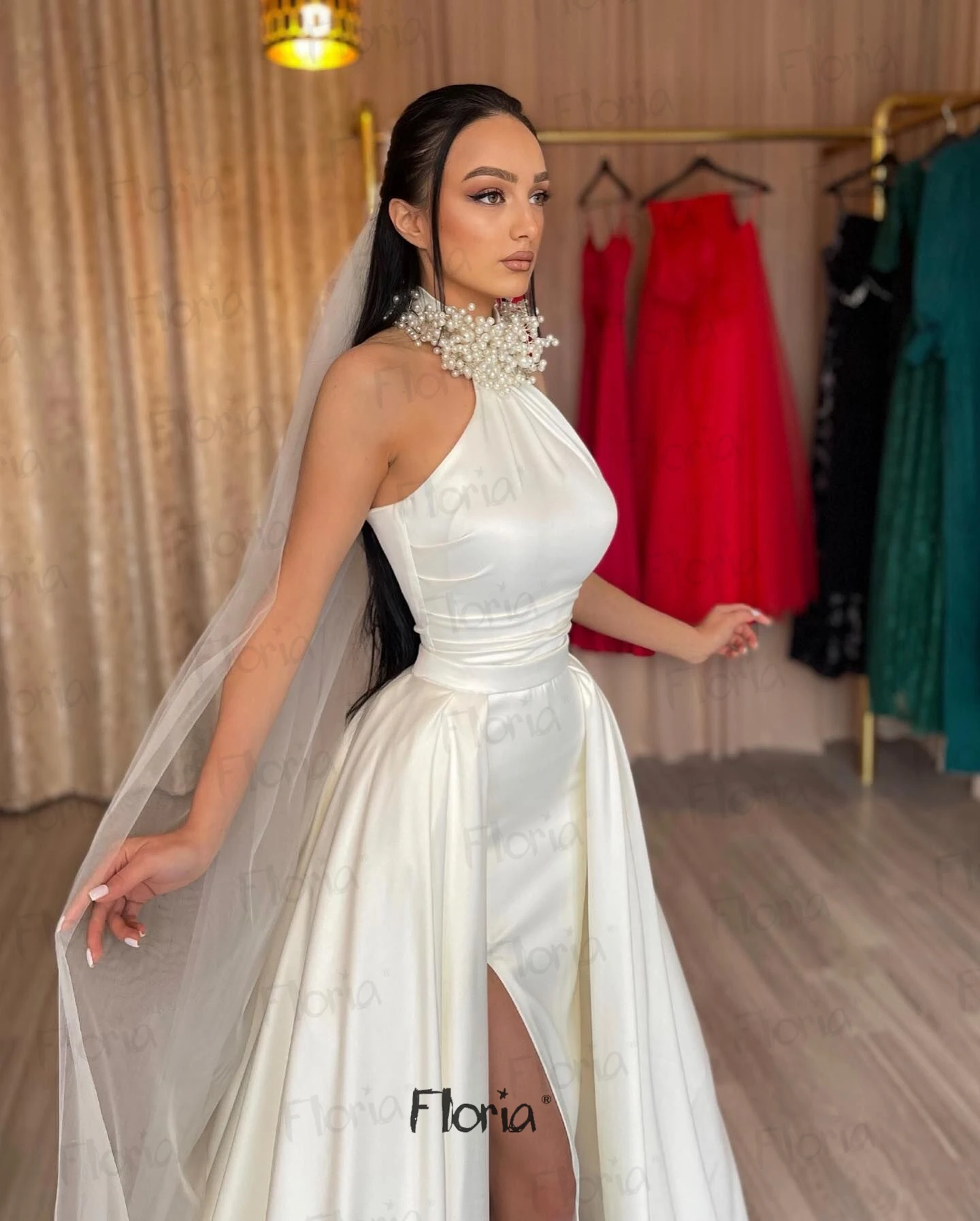 Abito da sposa bianco moderno in raso con spalle scoperte con soprabito perle avorio abiti da sposa senza maniche 2024 Vestidos De Novia elegante