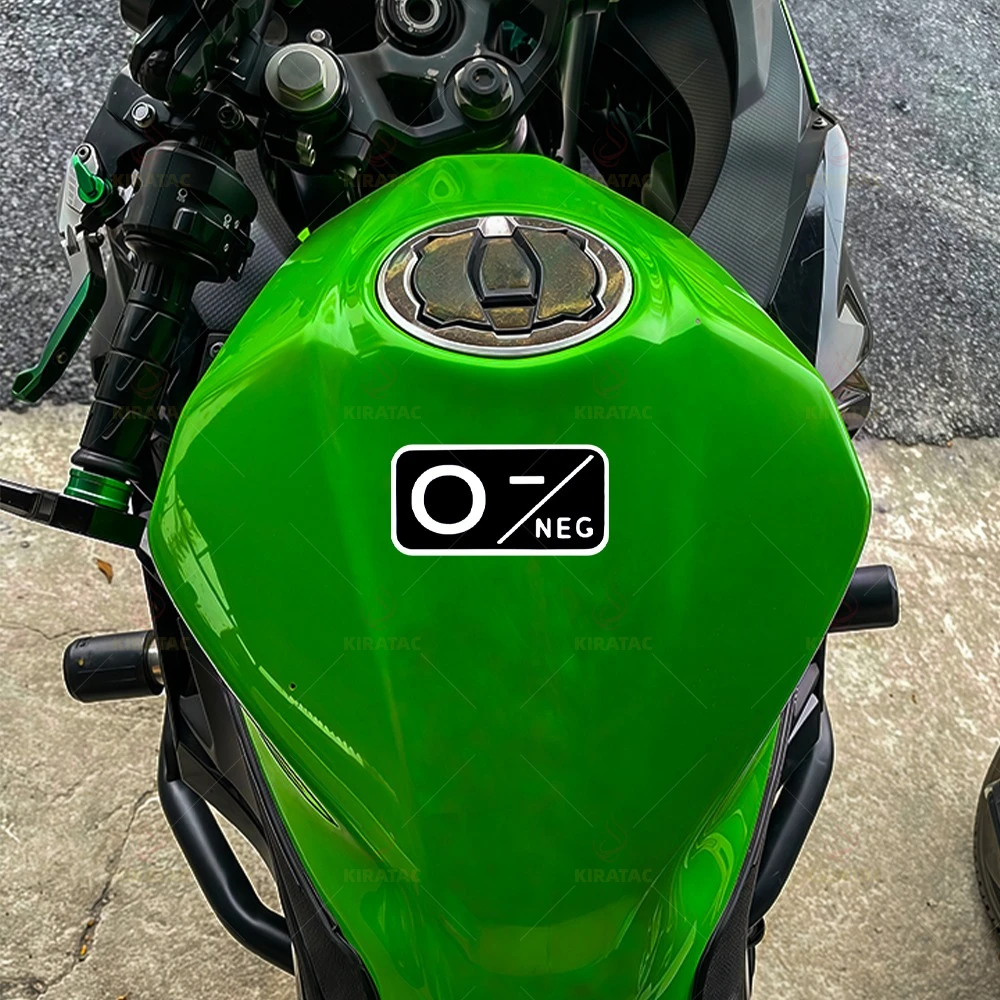 

2Pcs/Set Black White ABO Blood Type Vinyl Sticker, Waterproof Safety Warning Decal for Motorcycle Helmet and Fairing
