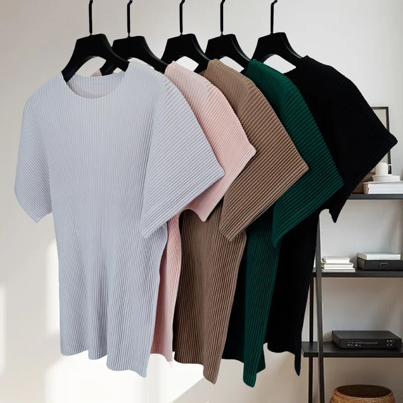 

Summer Men's T-shirt Miyake Classic Pleated Short Sleeve Round Neck Top Casual Sports Large Size Clothing Vintage Simple Style