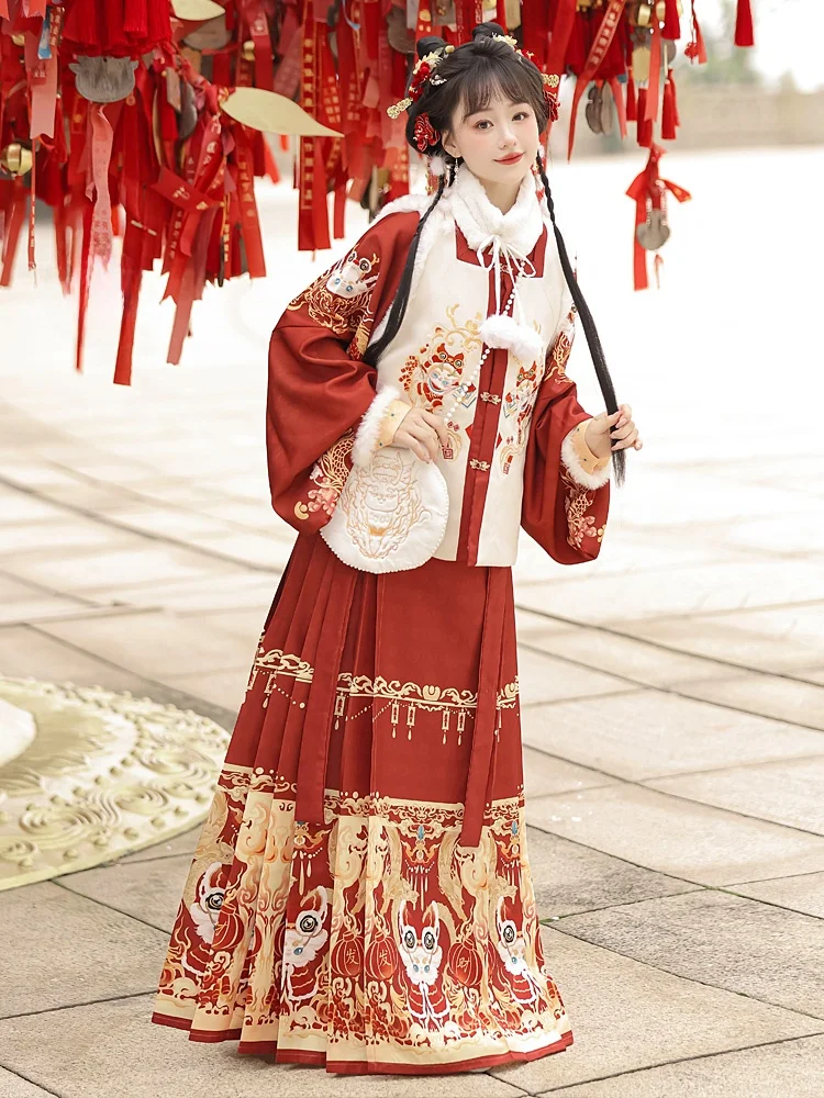 

Original Qi Yue Ji 【Fu Long Nao Nao】Ming Dynas Hanfu Women's Embroidered Bie Ma Face Skirt New Year's Clothing Winter