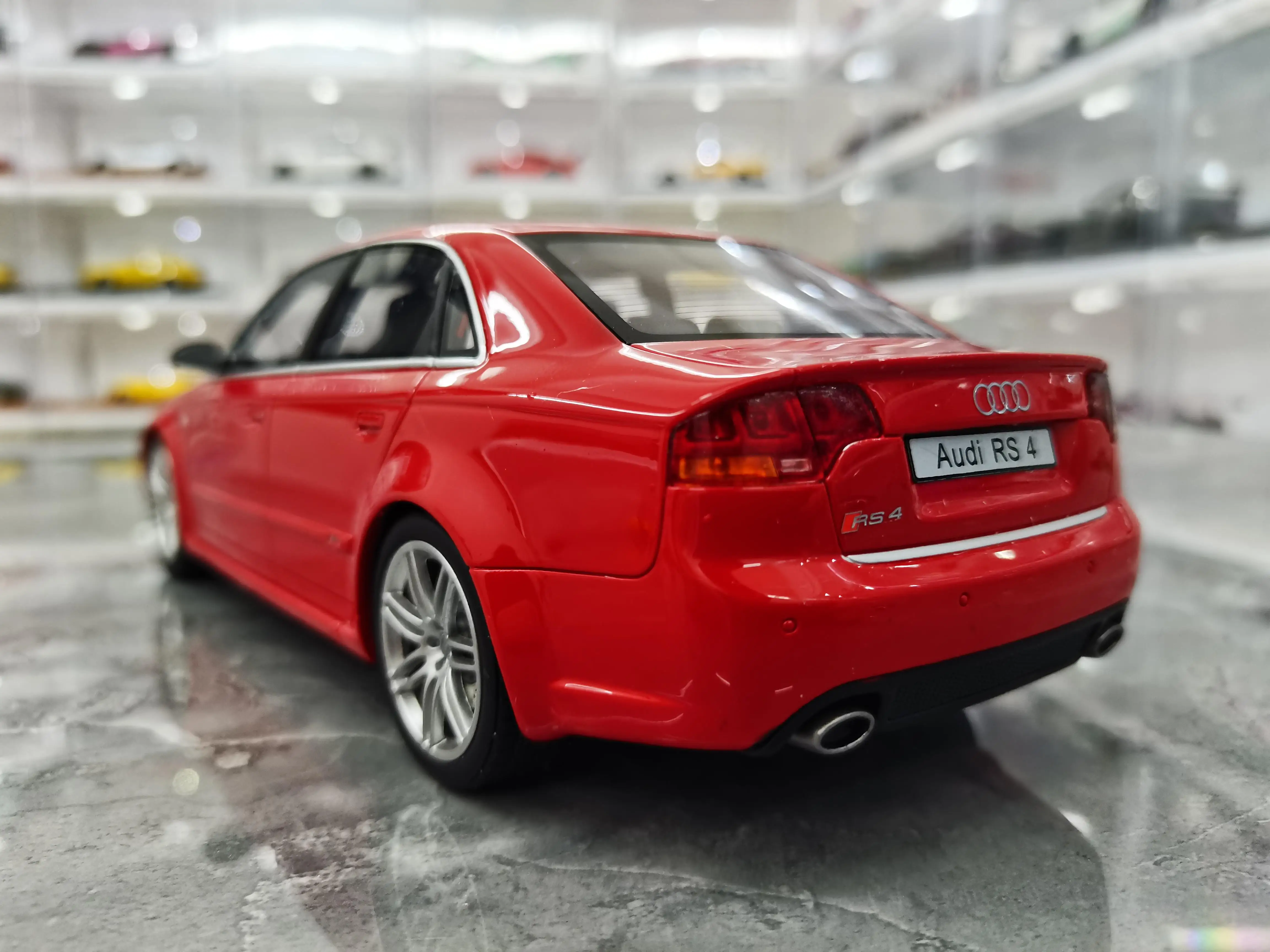 Otto 1/18 foraudi rs4 b7限定版シミュレートされた樹脂コレクションdie-cast合金車の装飾モデルおもちゃギフト