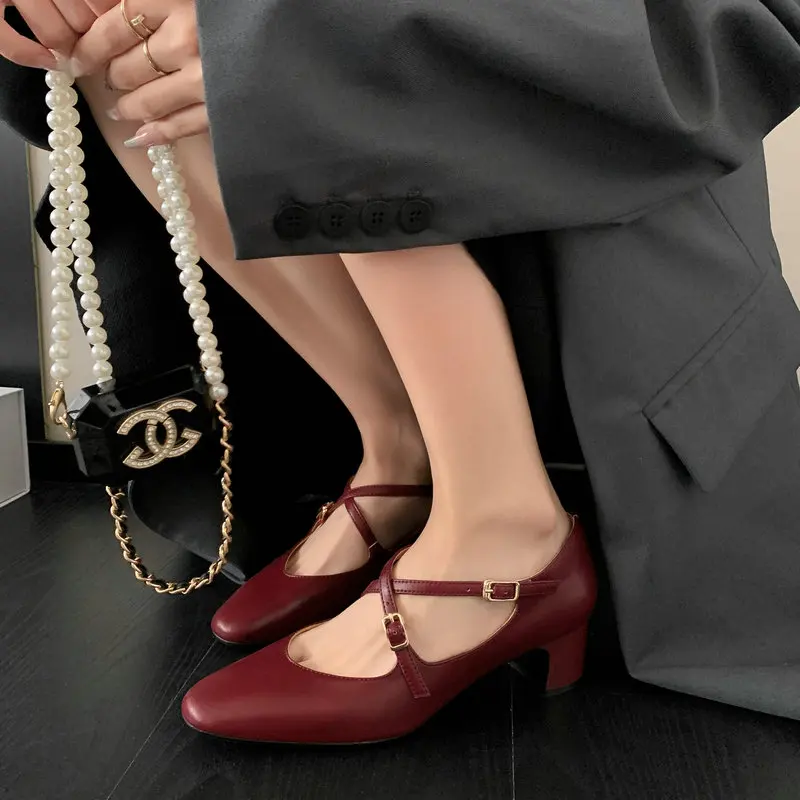 Sepatu hak sedang wanita tali silang warna krem Burgundy kulit domba asli bandul sepatu pump Musim Semi Mary Janes Jepang gadis manis