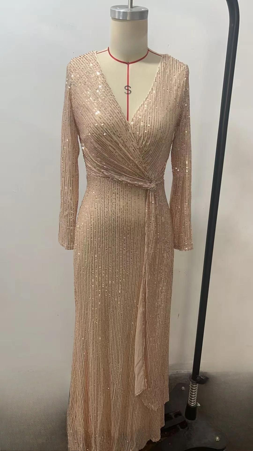 Vestido de Festa Formal Longo com Decote em V, Rendas e Mangas Longas