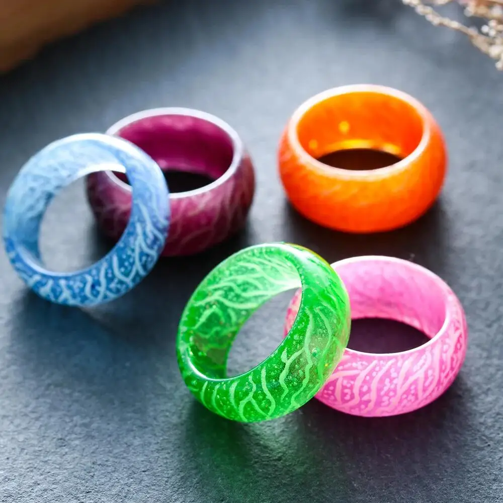 Fashion Colorful Luminous Resin Ring Women Men Fluorescent Glowing Rings Jewelry Glow In The Dark Finger Ring Band Halloween