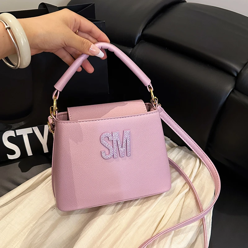 ​ ​ حقيبة صندوقية منظمة لعام 2025، محفظة كتف بمقبض علوي مستوحى من الطراز العتيق للنساء، حقيبة كروس قابلة للتحويل ليلاً ونهارًا