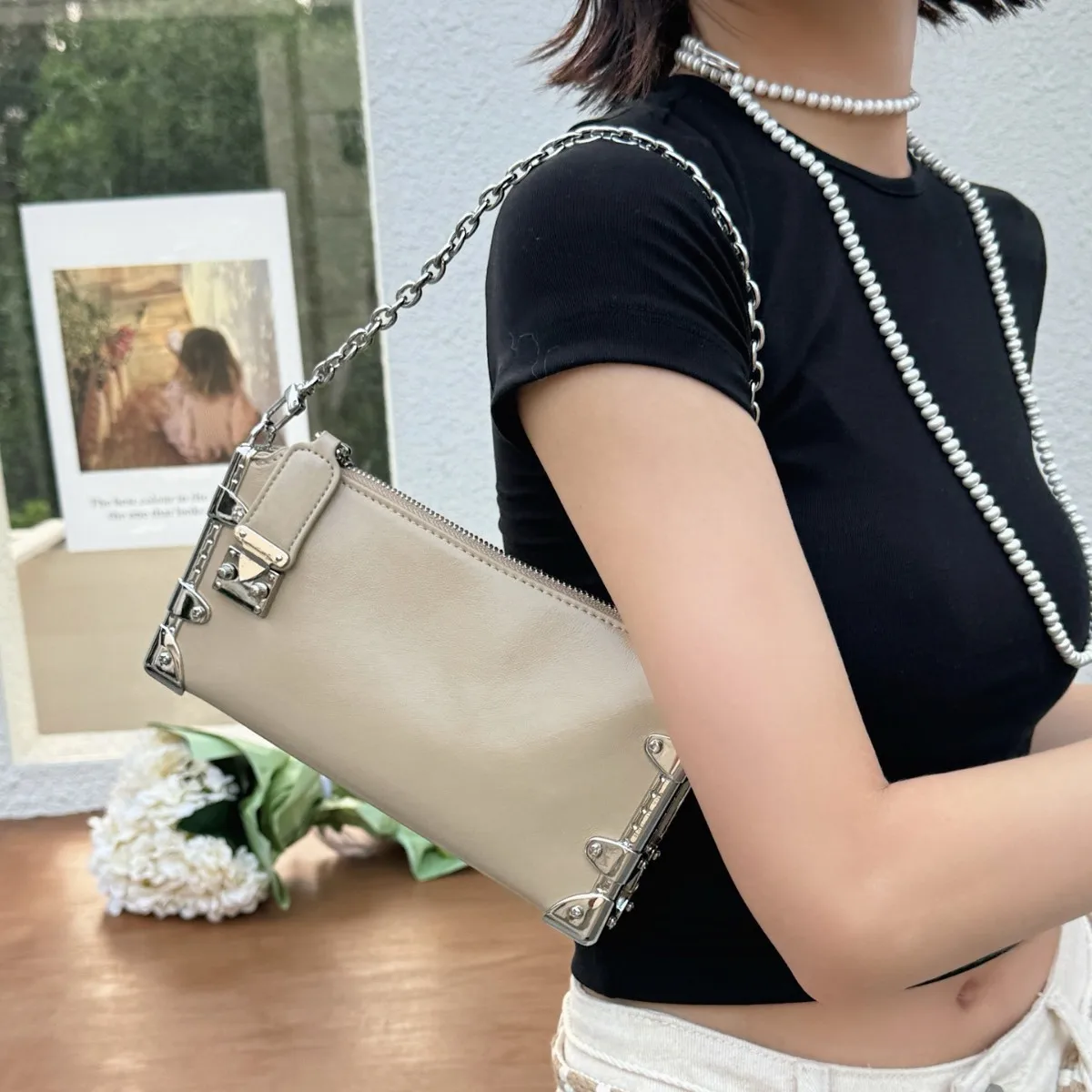 

2025 New Rivet Frame Cow Leather Shoulder Soft Box Bag Crossbody Casual Versatile High-quality Portable Women's Bag