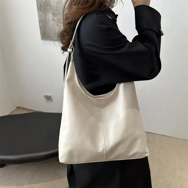 

Travel Ready Women Tote Bag Large Capacity Waterproof PU Leather Fashion Statement