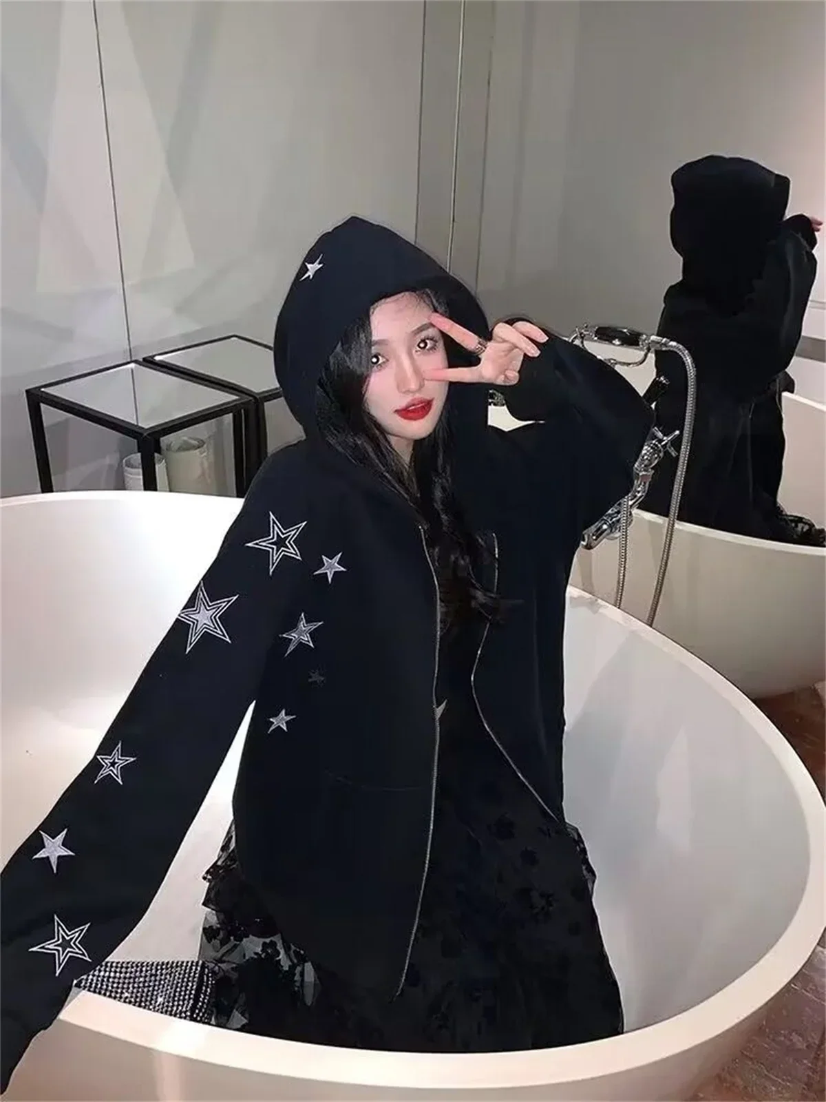 

Уникальное и нишевое пальто с капюшоном и звездным принтом, весенне-осенняя коллекция одеваний, повседневные модные тенденции, универсальный ленивый ветер