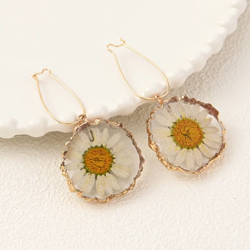 Resin Daisy Dried Flower Pendant Earrings With High Quality And Irregular Ins Style Earrings For Women