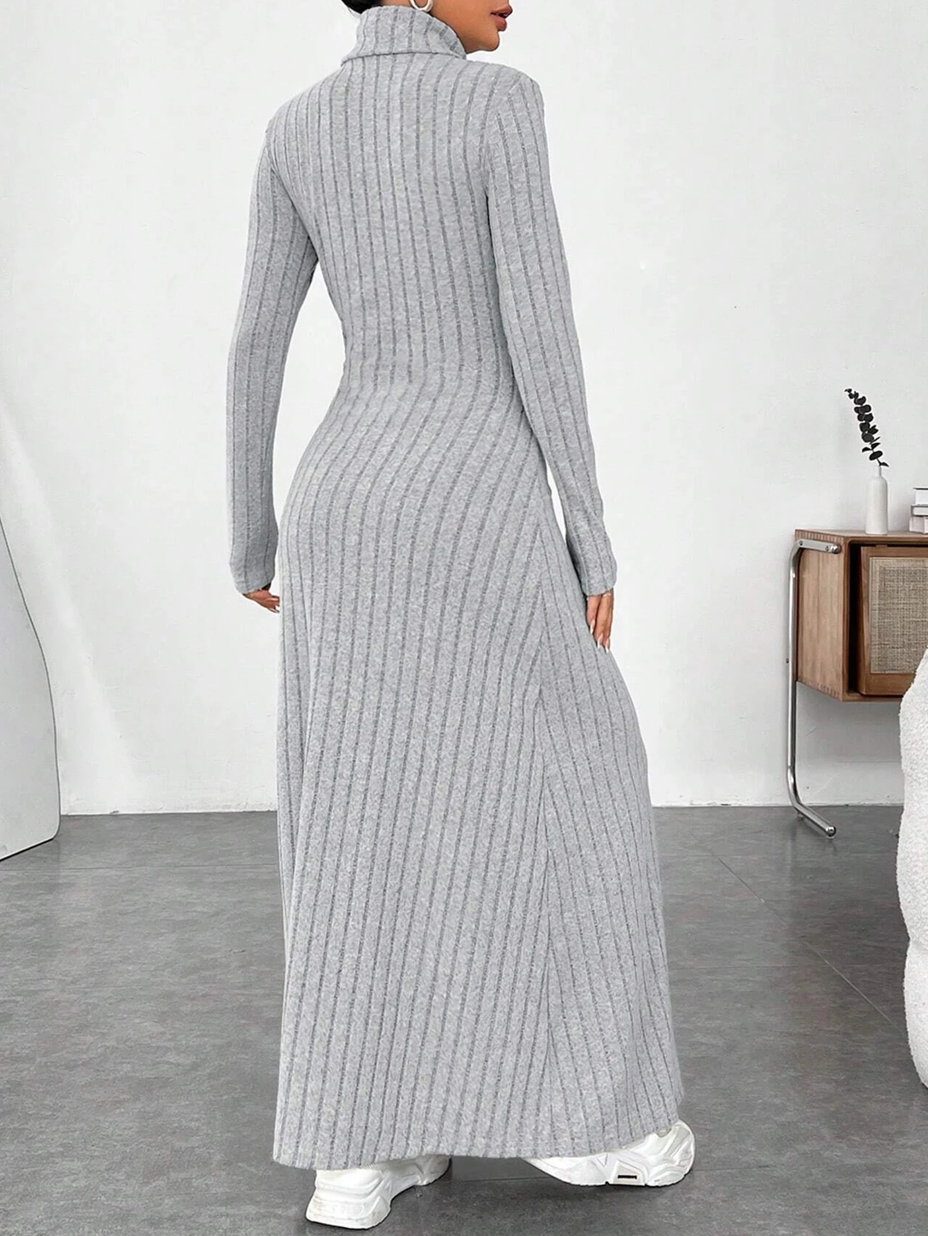 Casual Mid-Length A-Line Dress with Straight Sleeve and Round Neckline Body-Fitting Design for Women