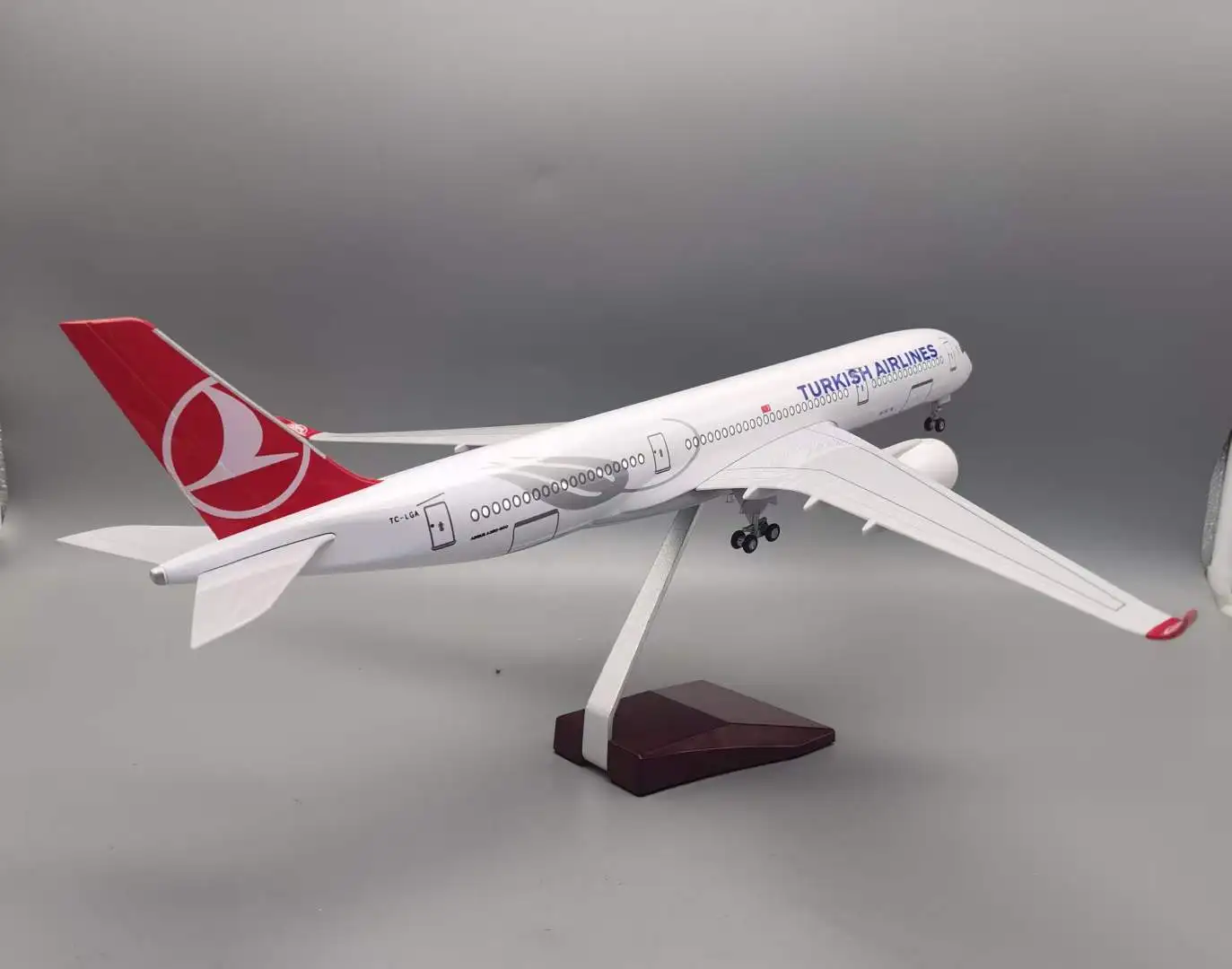 Turkish Airlines 47CM 1:142 Scale Model Aircraft A350 Airbus LED Light Die-casting Machine Collected As A Gift By Aviation