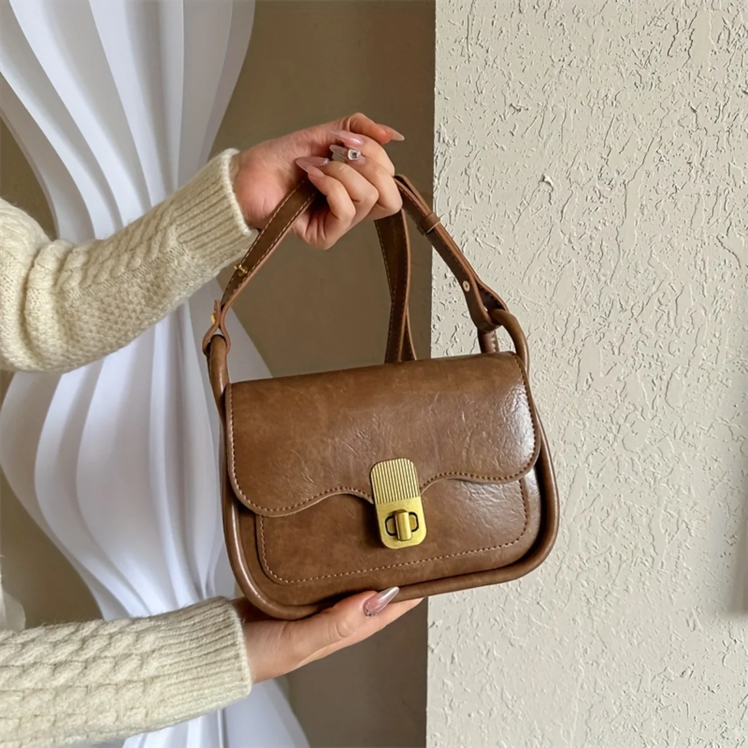 

Vintage Mini Crossbody Bag - Retro Vegan Shoulder Bag for Women