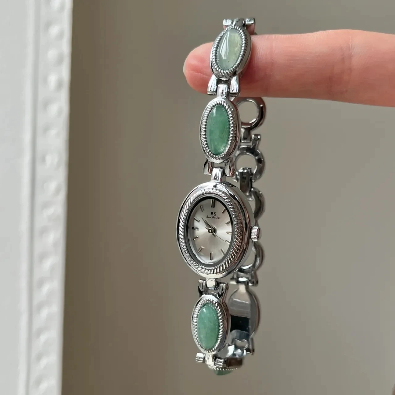 Jam Tangan Wanita Mewah Modis Jam Tangan Kuarsa Dial Oval Batu Permata Alami Gelang Jam Tangan Wanita Temperamen Kelas Atas Unik