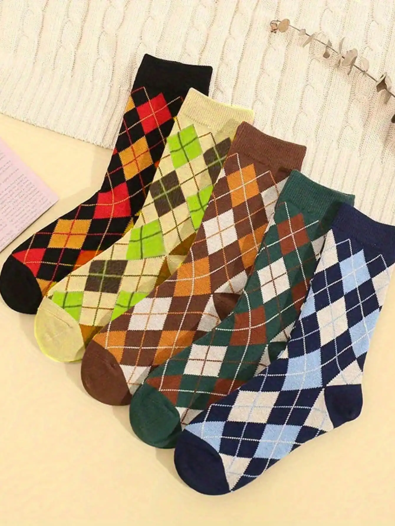 

5 Pairs Classic Argyle Pattern Crew Socks for Men, Cotton Blend, Fall Winter Wear